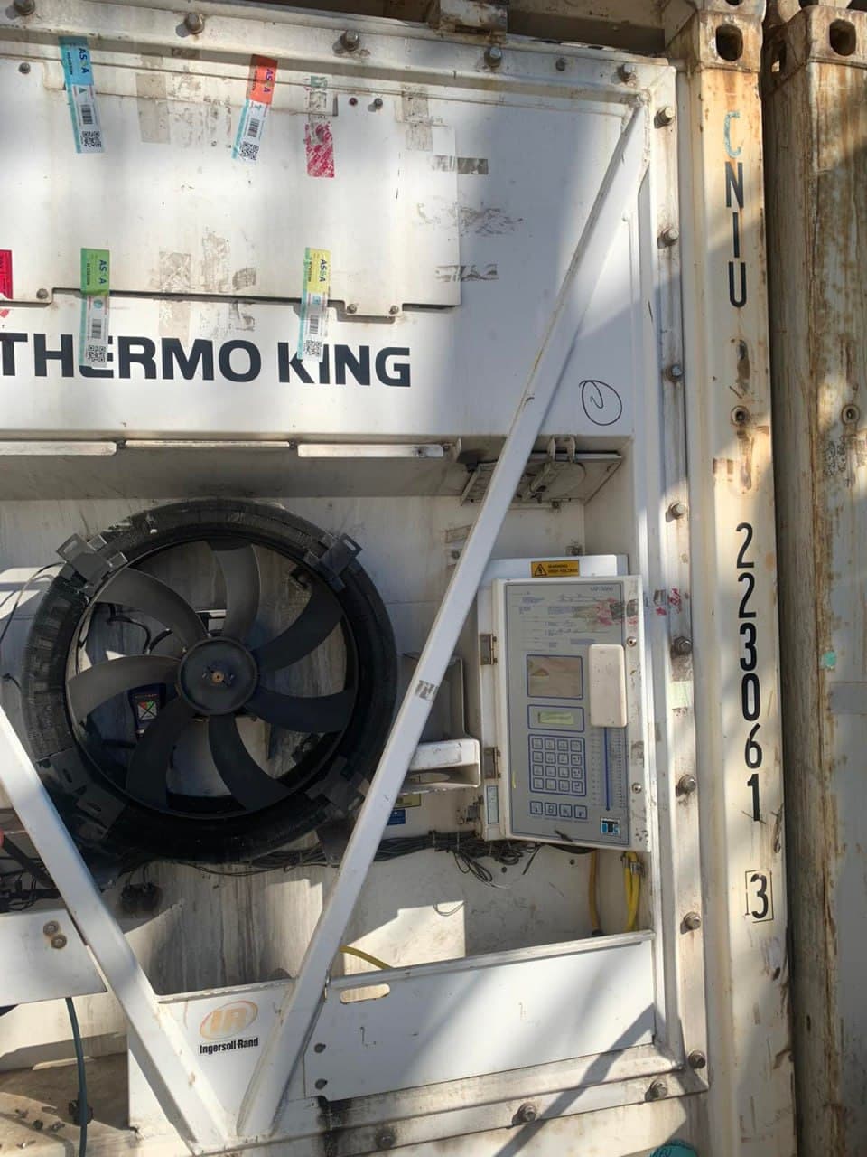 Рефрижераторный контейнер Thermo King со снятым вентилятором — до ремонта